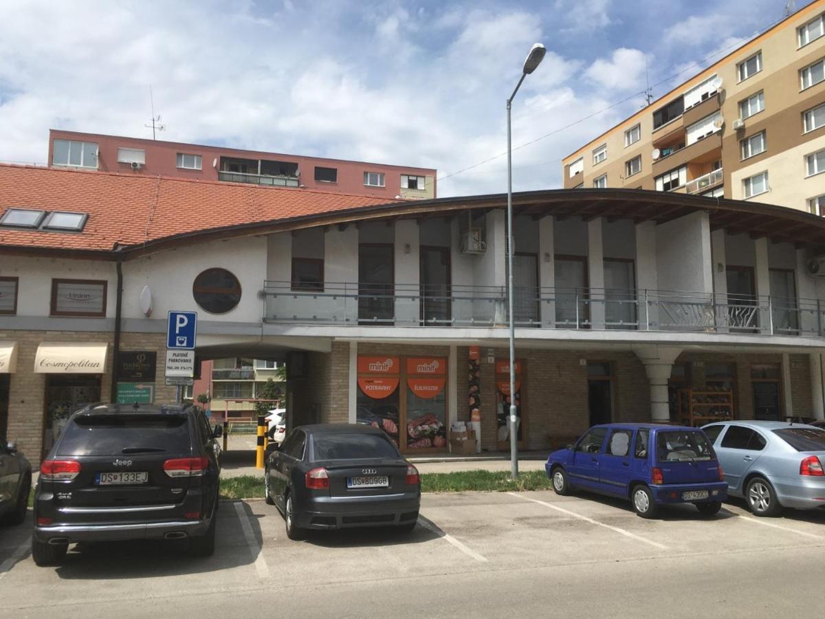 Konde Apartments D Dunajska Streda Bagian luar foto