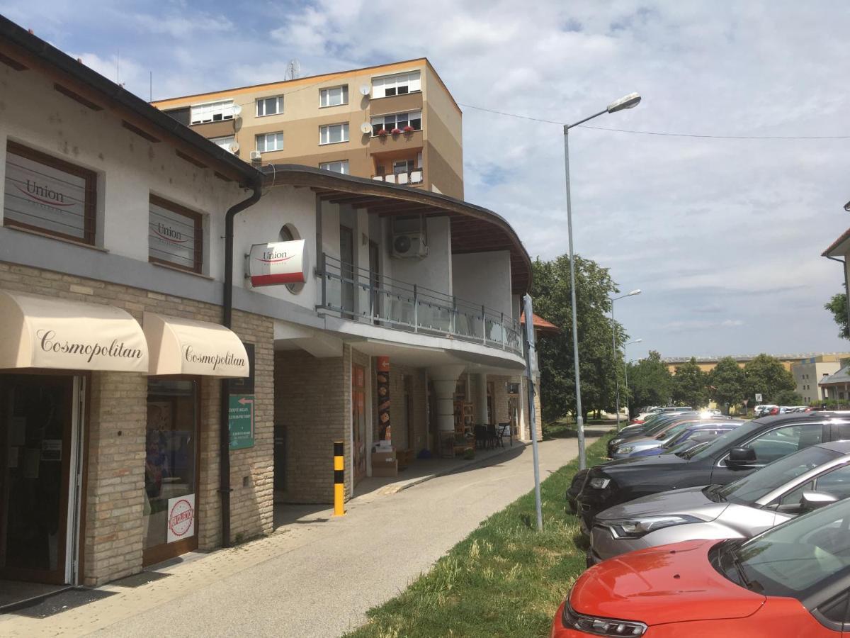 Konde Apartments D Dunajska Streda Bagian luar foto